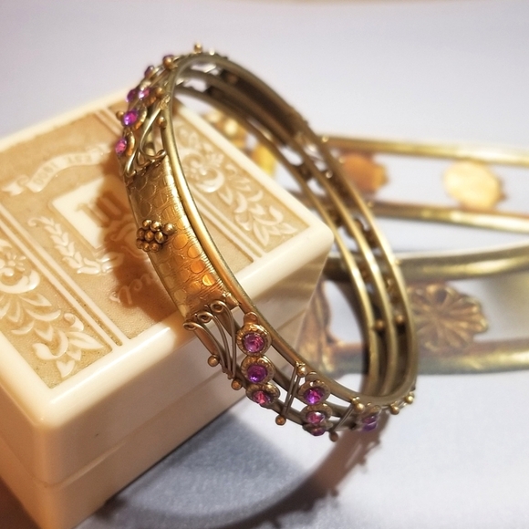 VTG Etruscan Revival Ruby Pink Rhinestone Bangle Bracelet - Picture 8 of 8